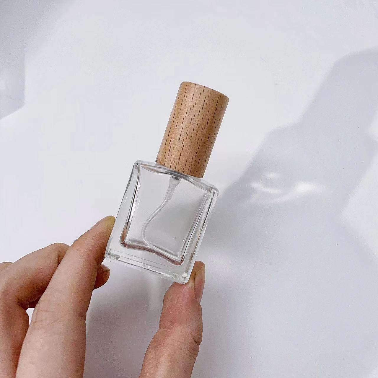 Flacone Spray per profumo in v - Perfume Atomizer Travel recensione e prezzo